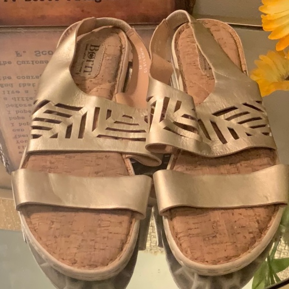Born sandals